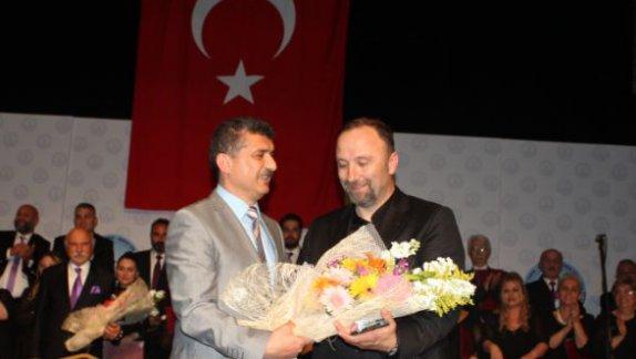 Halk Eğitim Merkezi tarafından düzenlenen Türk Halk Müziği Korosu tarafından verilen konsere Fatsa İlçe Milli Eğitim Müdürü Saygın ATİNKAYA katıldı.