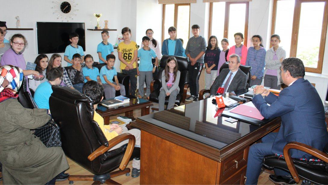 Ş. Ümit Karamustafa  Ortaokulu Öğrencilerinden İlçe Milli Eğitim Müdürümüze Ziyaret