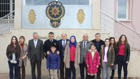 İstanbul Beşiktaş´ta polislerimize yapılan haince terör saldırısında hayatını kaybedenler anısına başsağlığı dileği için İlçe Emniyet Müdürlüğüne ziyarette bulunuldu.