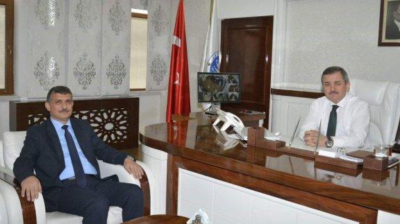 Fatsa İlçe Milli Eğitim Müdürü Saygın ATİNKAYA, Fatsa Belediye Başkanı Hüseyin ANLAYANı ziyaret etti. 