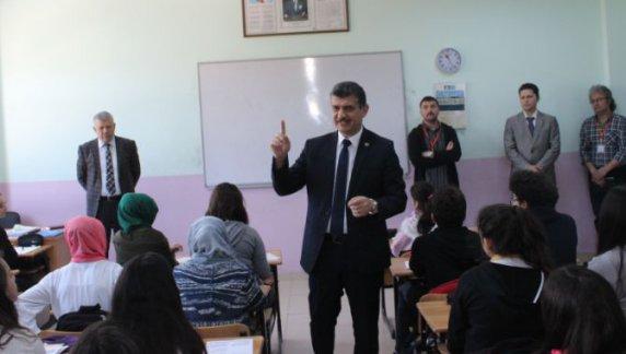 Fatsa İlçe Milli Eğitim Müdürü Saygın ATİNKAYA Eczacı İlhan Hazinedar Ortaokulunu ziyaret etti.