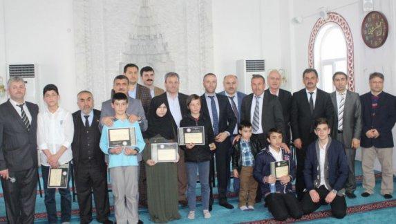 Mehmet Zahit Kotku İmam Hatip ortaokulunda Kuran-ı Kerimi Güzel Okuma ve Ezan okuma yarışmaları yapıldı.