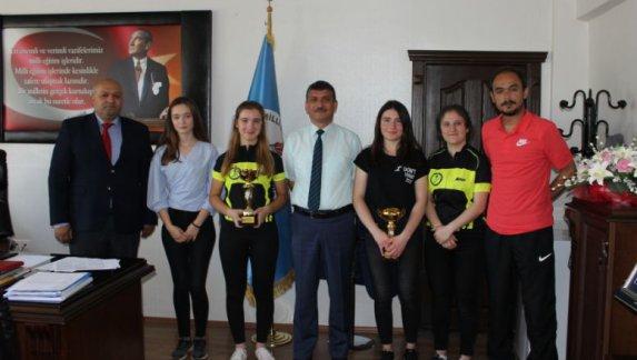 Necip Fazıl Kısakürek Anadolu Lisesi bisiklet takımı Türkiye ikincisi oldu.