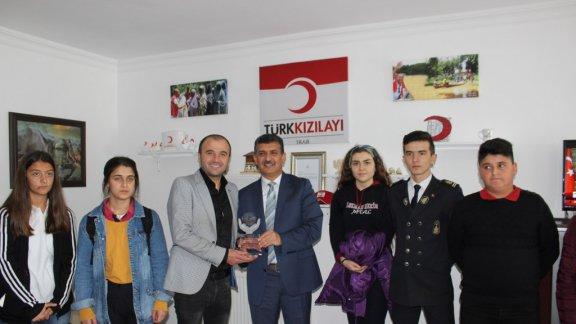 Fatsa İlçe Milli Eğitim Müdürü Saygın ATİNKAYA Kızılay Derneği Fatsa Şube Başkanı Erdi ŞEVKETOĞULLARInı ziyaret etti.