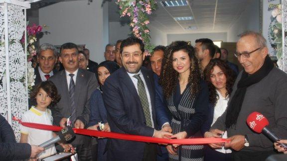 Beşiktaş Belediye Başkanı Murat HAZİNEDAR´ın, Annesi İlhan Hazinedar adına yaptırdığı okulda Bilişim teknoloji sınıfının açılışına katıldı.