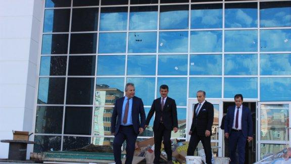    İlçe Kaymakamımız Mehmet YAPICI ve İlçe Milli Eğitim Müdürümüz Saygın ATİNKAYA ilçemizdeki Okul inşaatlarını gezdi.          