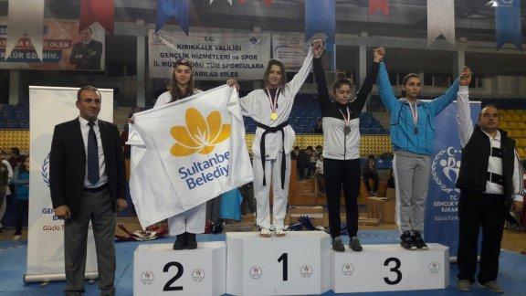 İlçemiz Fatsa Mesleği ve Teknik Anadolu Lisesi 10.sınıf öğrencisi Fatma İlayda DİNÇ, Kırıkkale ilinde yapılan iller arası Teakwondo şampiyonasında Gençler59 kg da şampiyon olmuştur. 