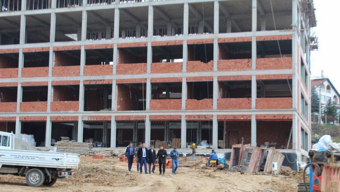 Fatsa Kaymakamımız Sayın Mehmet YAPICI İlçemizde devam eden Okul inşaatlarını gezdi.