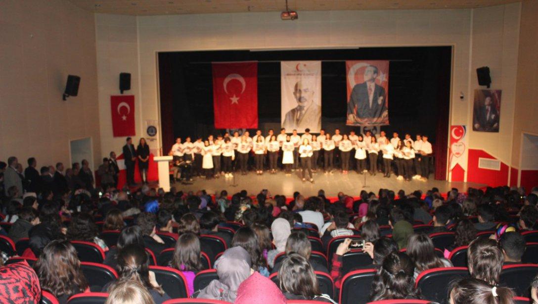 12 Mart İstiklal Marşı´nın Kabulünün 98. Yıldönümü ve Mehmet Akif Ersoy´u Anma Günü dolayısıyla Fatsa Belediye Kültür Sarayında program düzenlendi.