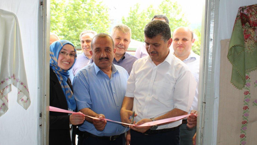 Fatsa Halk Eğitimi Merkezi Müdürlüğü tarafından Meşebükü Mahallesi'nde düzenlenen El Sanatları Sergisi açıldı.