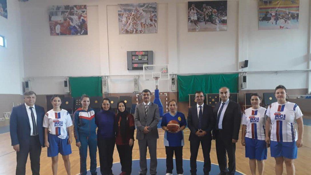 İlçe Milli Eğitim Müdürümüz Saygın ATİNKAYA, Türkiye Öğretmenler Kupası Düzenlenen Futsal Ve Bayanlar Basketbol Maçları Başlama Vuruşunu Yaptı.