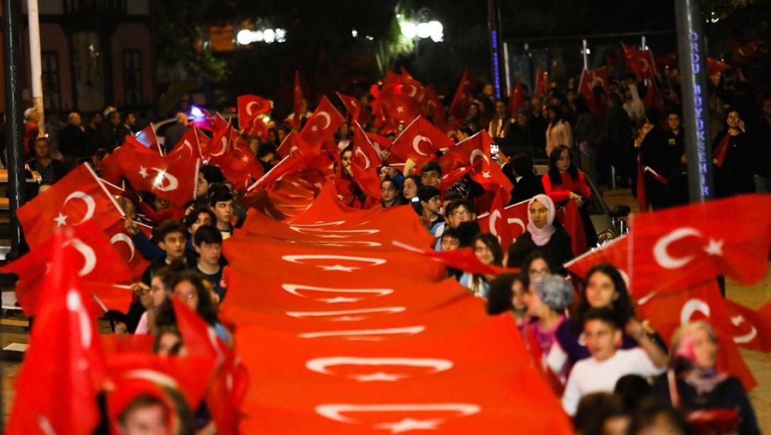29 Ekim Cumhuriyet Bayramı'nın 96. Yıldönümü Kutlamaları Kapsamında Fener Alayı Yürüyüşü Etkinliği Yapıldı.