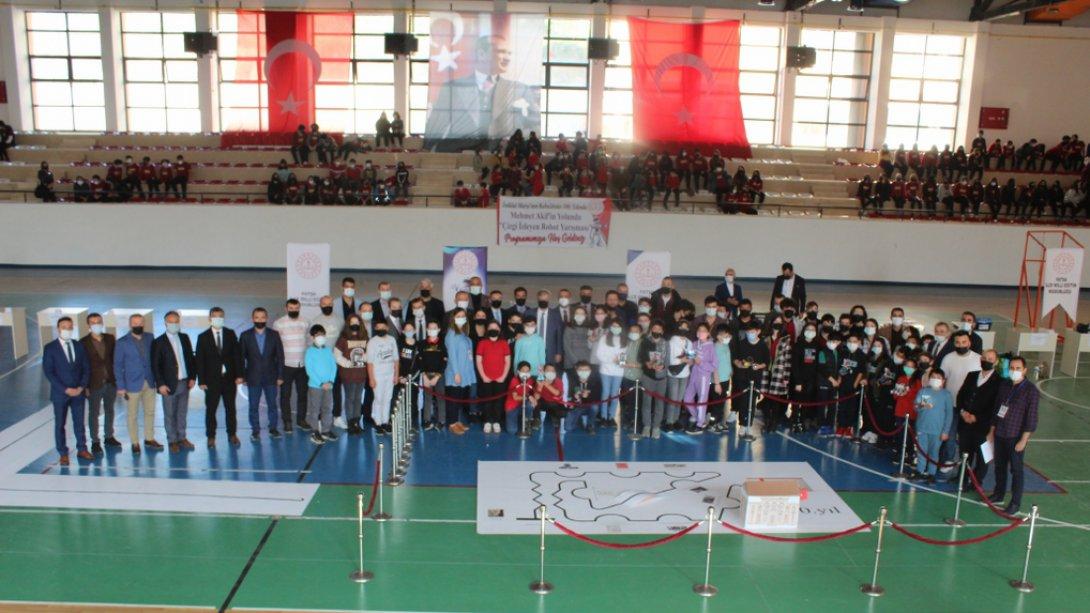 İstiklal Marşı'nın Kabulünün 100.Yılında, Mehmet Akif Ersoy'un Yolunda Çizgi İzleyen Robot Yarışması Yapıldı.