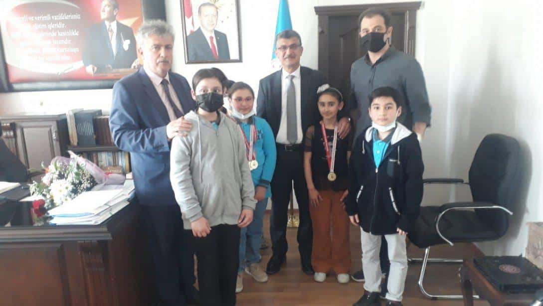 Mehmet Zahit Kotku İmam-Hatip Ortaokulu Öğretmenleri, İlçe Milli Eğitim Müdürümüze Projelerini Sundular