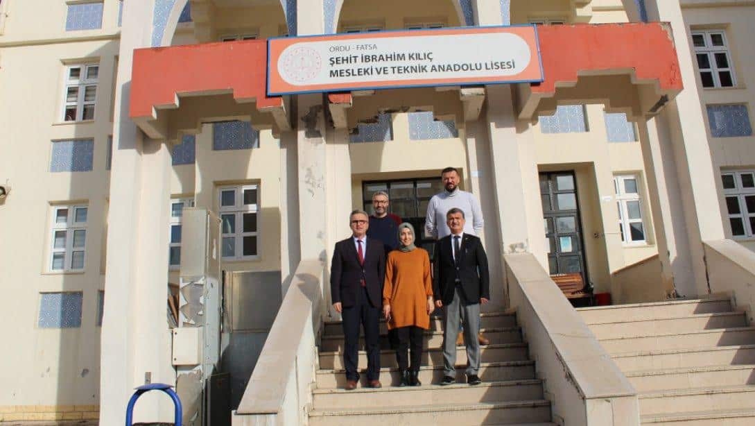 İlçe Milli Eğitim Müdürümüz Saygın Atinkaya Şehit İbrahim Kılıç Mesleki ve Teknik Anadolu Lisesi'ni ziyaret ederek incelemelerde bulundu.