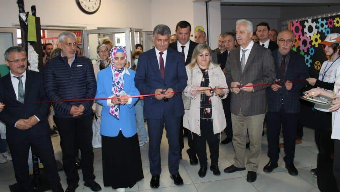 Sakarya Ortaokulunda TÜBİTAK 4006 Bilim Fuarı Gerçekleştirildi