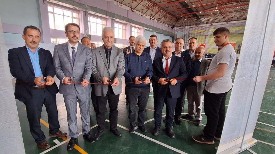 Cahit Zarifoğlu Anadolu Lisesi' Tarafından Düzenlenen TÜBİTAK 4006 Bilim Fuarı'nın Açılışı Gerçekleştirildi.