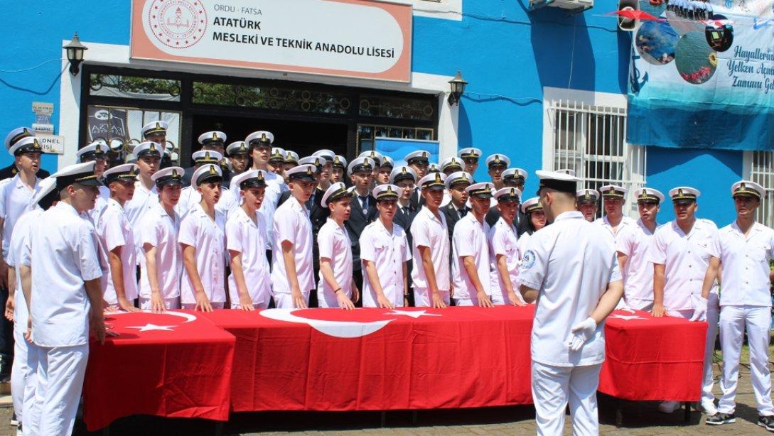 Atatürk Mesleki ve Teknik Anadolu Lisesi Bahçesinde Mezuniyet Töreni Gerçekleştirildi.