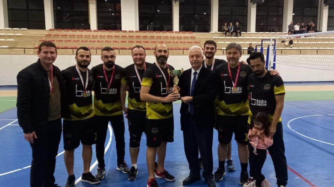 24 Kasım Öğretmenler Günü Münasebetiyle Düzenlenen Öğretmenler Arası Voleybol Turnuvası Fatsa İlçe Elemeleri Gerçekleşti.