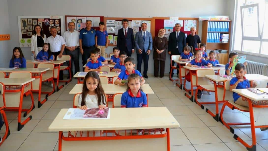 İlçemiz Okullarında 2024-2025 Eğitim-Öğretim Yılı Sonu Karne Heyecanı Yaşandı. 