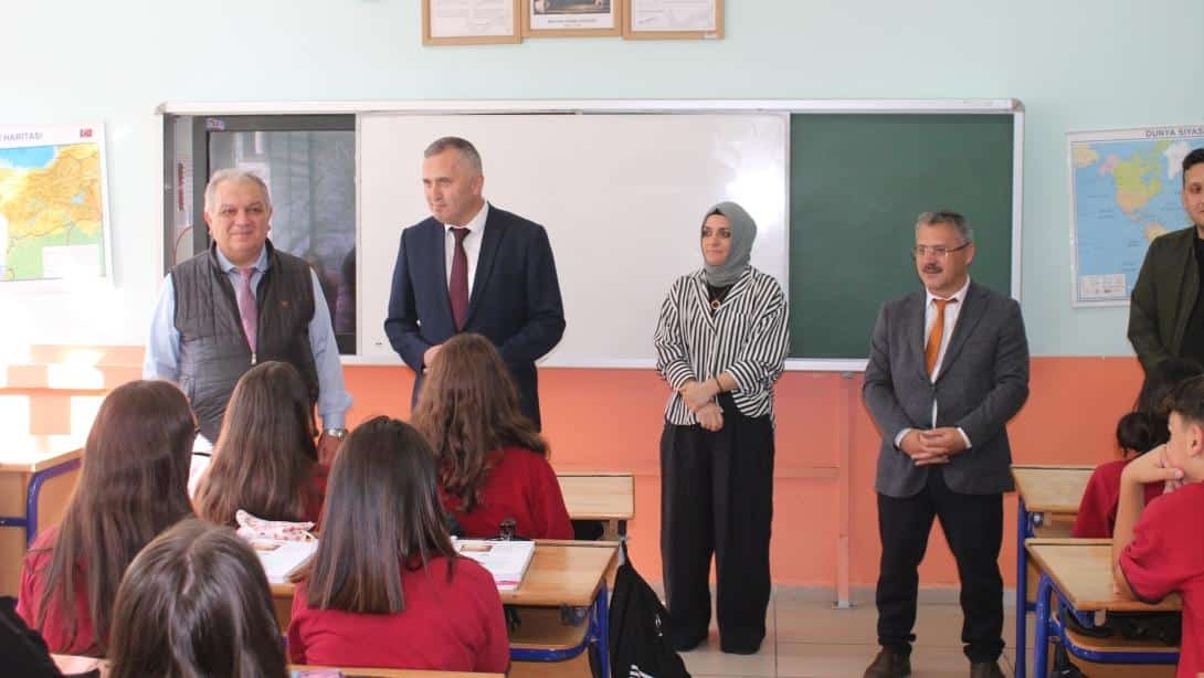 Müdürümüz Suat Evin, Şehit İbrahim Kılıç Mesleki ve Teknik Anadolu Lisesinde Öğretmen ve Öğrencilerle Bir Araya Geldi 