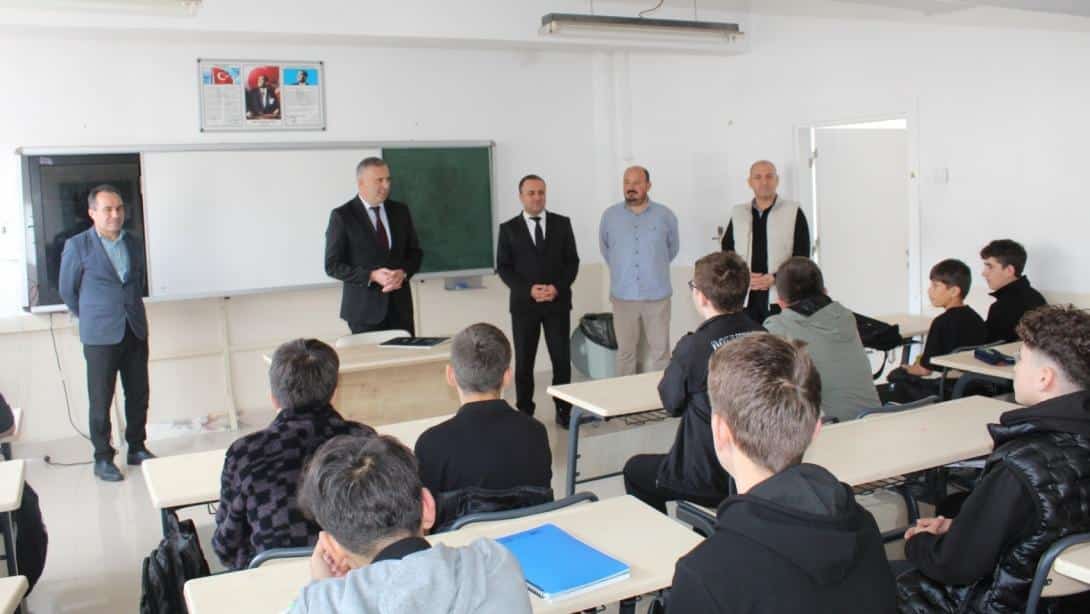 İlçe Millî Eğitim Müdürümüz Suat Evin Şehit Ümit Kesti Tarım Mesleki ve Teknik Anadolu Lisesini Ziyaret Etti       